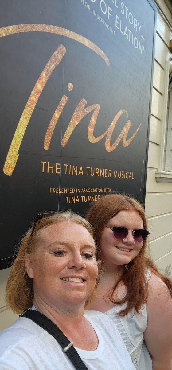 KellyGeorge78's tweet photo. @KellyClarksonTV thank you for the amazing London giveaway for your 40th Birthday.  We just got back and it was great mom and daughter getaway.  We have always dreamed of Europe like Gilmore girls and we didnt backpack but had an AMAZING time https://t.co/u98OvHwNsz