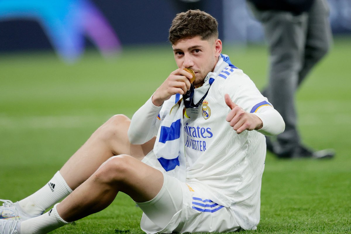 theMadridZone's tweet photo. ❗️Fede Valverde is Casemiro's replacement in the dressing room. Valverde is on route to become Real Madrid's future captain. @diarioas #rmalive https://t.co/jy055uKORR