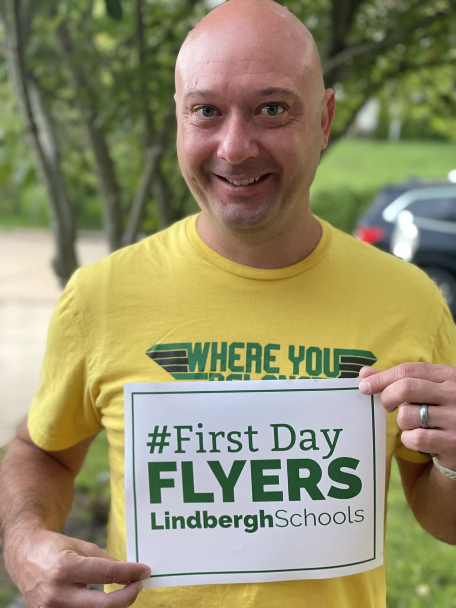 dramy_z's tweet photo. Happy first day Lindbergh flyers!! Hereโs to a great year!! #firstdayflyers https://t.co/UX81fVvimD