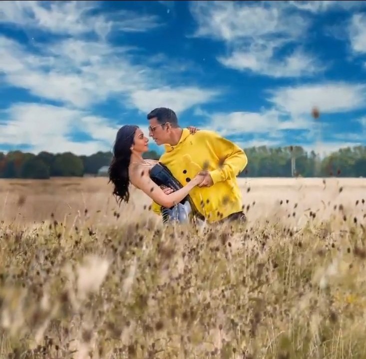 Bhushanadhau1's tweet photo. Waiting For The 1st Song #Sathiyan From #Cuttputlli 💛🖤
@akshaykumar @Rakulpreet #CuttputlliOnHotstar https://t.co/nTh4YrxE7I