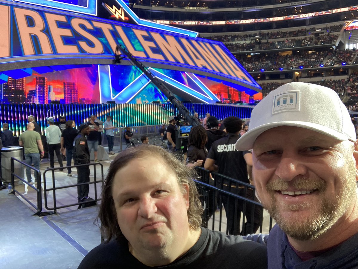 NoMoreMisteaks's tweet photo. The night @poponjer & @MikeSirois swore a blood oath to never work another Norm-a-thon.❤😢
#kidding #notkidding #mostlykidding https://t.co/WgdaH0Qs41