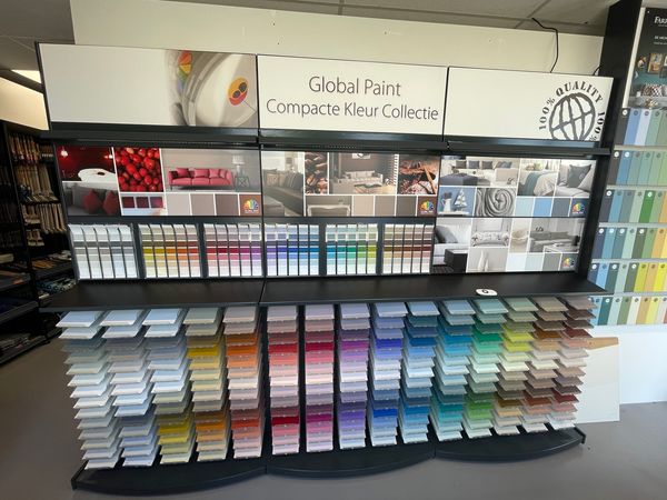 VerhoevenVerf's tweet photo. Kleuren uitkiezen blijft lastig. Het scheelt enorm om de kleur vast in de juiste glans op een staal te bekijken. Neem ook gerust eens stalen mee naar huis om er zeker van te zijn dat u de juiste kleur kiest! #interieur #kleur #advies https://t.co/D5PJOcz8FU