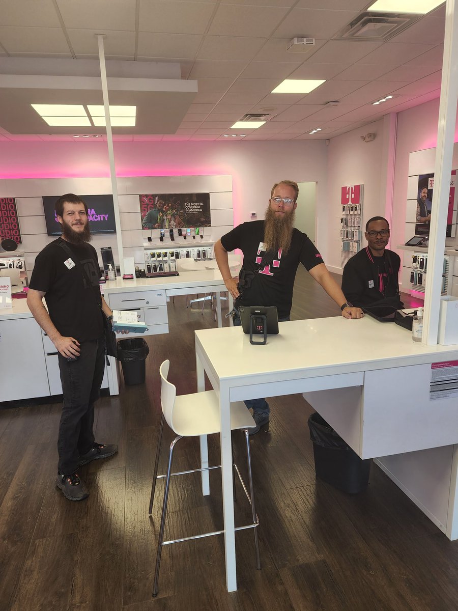 ctylewis's tweet photo. Had to stop in and see @MaJontaCook, @THEJoshDanks Evan, and Derreck at @Kzoo_tmobile Know what they all have in common? They all won Q2 Winners Circle!! Congrats! https://t.co/ai1bdwIVTA