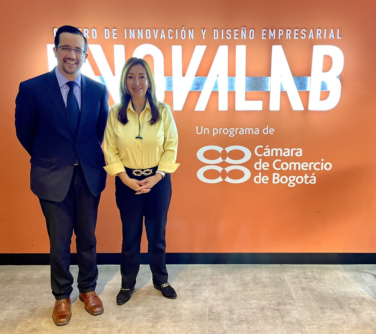 juanchoriva's tweet photo. Exitosa visita a #InnovalabCCB, centro de emprendimiento e innovación fruto de la virtuosa alianza entre la @camaracomerbog y el sector público. Destacado trabajo de @Esmevelandia y equipo, con quien conversamos sobre sus experiencias y posible cooperación con @lacamaradequito https://t.co/dg6tYEtJUZ