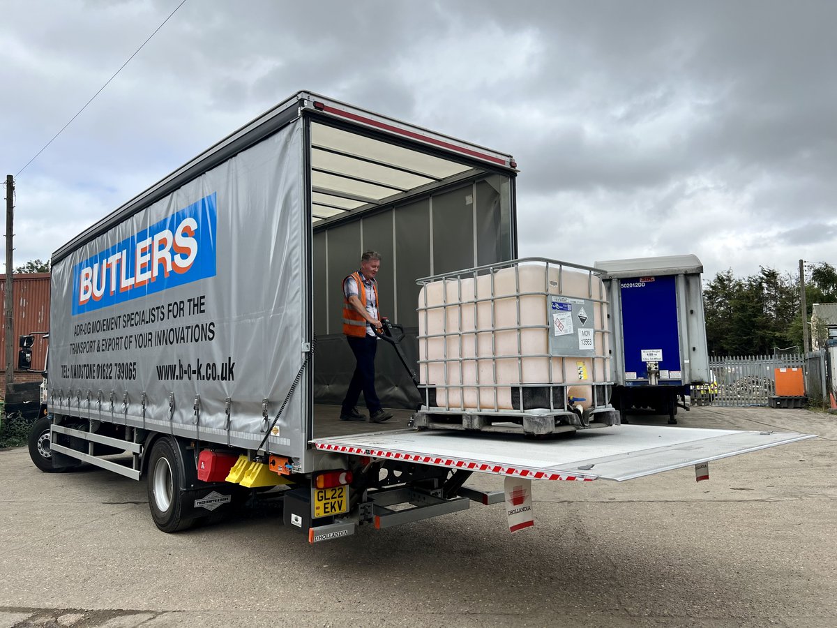 New 18T DAF added to the fleet ! We ordered this vehicle with a 2T full tail lift for safer loading/offloading of hazardous freight for our drivers (Demonstrated here by Roy Butler himself) <a href="/HazchemNetwork/">The Hazchem Network</a> @CCPLC