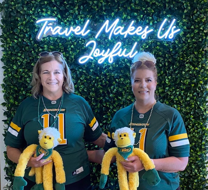 TrixieLeRue's tweet photo. I would like to take a little time & give a huge shout 📣 out to the Players, Mr Cui, Management, Support staff, Dave&Morley and all the Coaches for making our girls trip #EE22 in Ottawa - in one word
💚Ama🏈zing💛
See you Saturday @GoElks
1-4-3 https://t.co/xdfFheaKAz