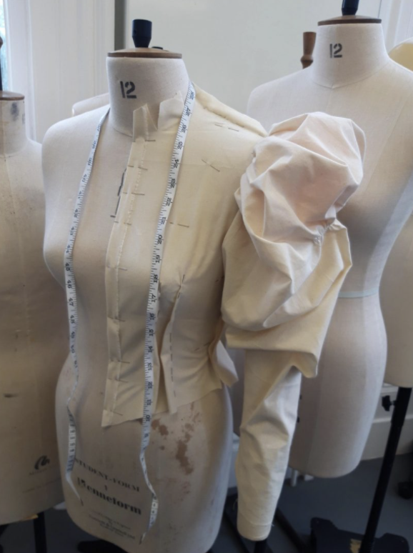 CostumeUk's tweet photo. Still a week to register for Costume Symposium 2022 in Bristol 2 - 4 September https://t.co/mO1FcVjghX https://t.co/jDmek28xWF