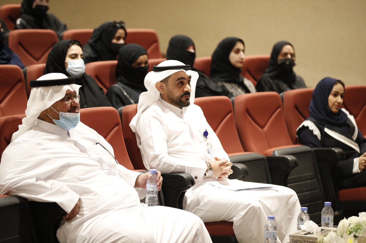 خلال ملتقى أعضاء هيئة التدريس الجدد
معالي رئيس #جامعة_طيبة د.عبدالعزيز السراني: الجامعة تفخر بكوادرها البشرية المتميزة وأعضاء هيئة التدريس اليوم هم الركيزة الأساسية في تطور العملية التعليمية والبحثية ومسؤوليتهم نحو أبناء وبنات الجامعة الطلاب والطالبات مضاعفة.