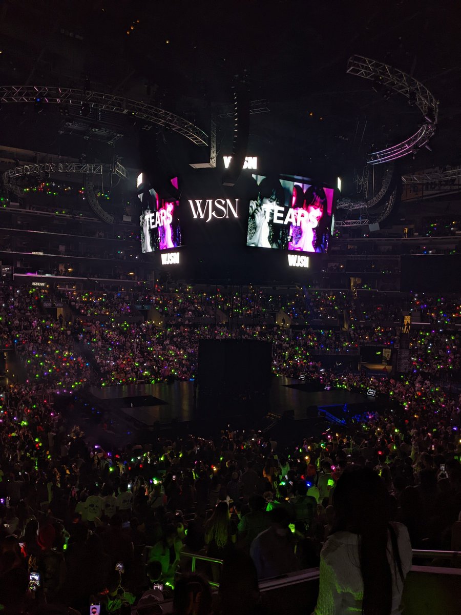 SandyCrossinOvr's tweet photo. #WJSNinLA #WJSN https://t.co/wJr5qlDnhb