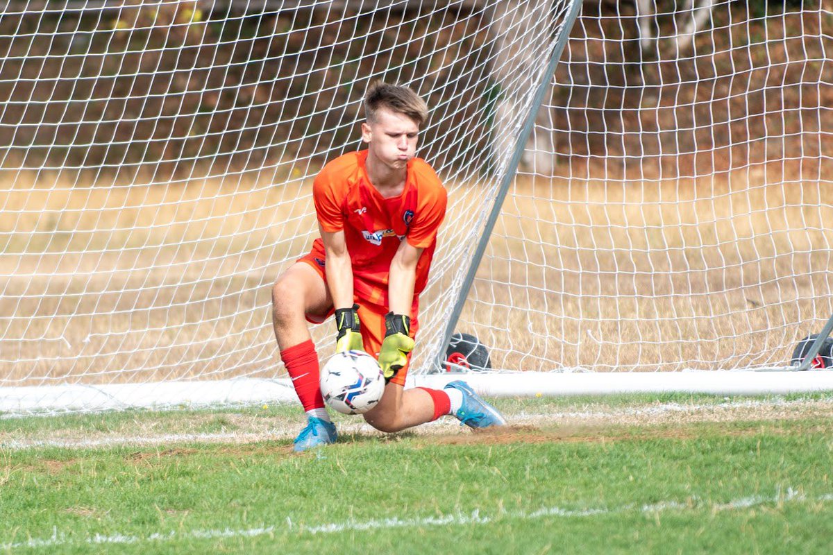 peckhamryefc's tweet photo. The Rye’s Number 1 @NathanNR_24z a great young keeper we call him Lloyd #Ryetime #RyeorDie #Underdogs @CFC_RICK_1985 @PodcastSelk @WESFA_Football @ProamtvTv @matchark_uk https://t.co/O8UPrxMwpt
