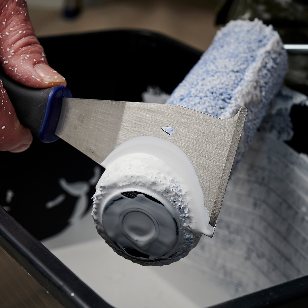 Harris_Trade's tweet photo. Howโs this for efficiency? Our 6 in 1 Multi Tool can remove nails, scrape, open paint cans, spread compound, open or clean cracks, and even clean rollers.
#Harris #HarrisTrade #Roller #Rollers #Brushes #Decorating #Trade #Construction #ToolsOfTheTrade #Tradie https://t.co/5D11o3ylnK