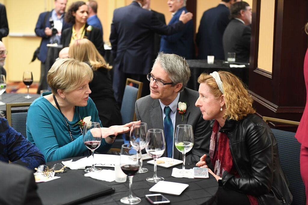 ✋ Raise your hand if you’re ready to reconnect with old friends at #AMIA2022! We guarantee you’ll make new ones, too. AMIA members receive discounted registration for two more days until 8/25: hubs.ly/Q01kFp5z0