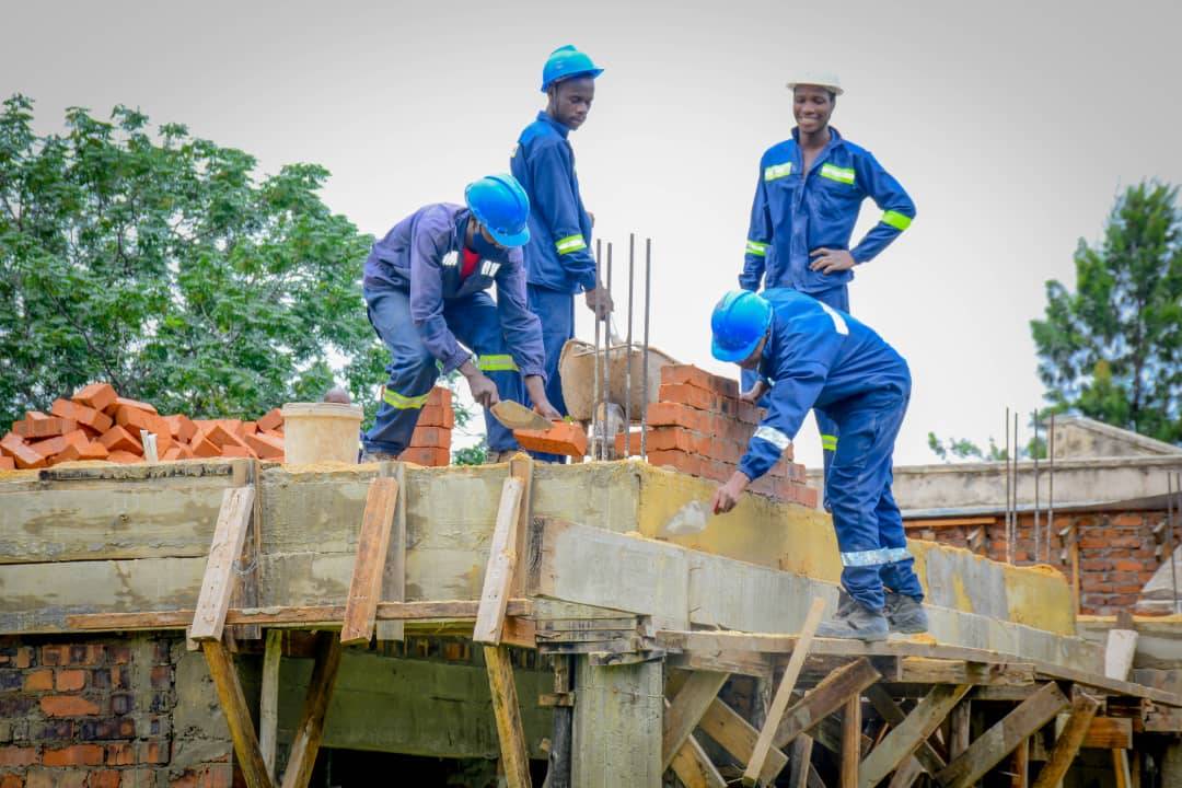 DelstanConstr's tweet photo. We #build #durable #structures that ensure a #quality lifestyle in the setting of your choice #Urban or #Rural. #Delstan ensures we go the extra mile in securing #TopBrand #Materials for all our projects. https://t.co/vafKVvg2bd