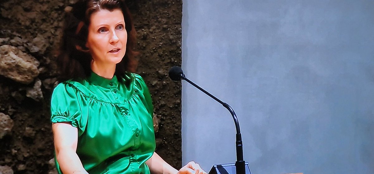 marcelbar8's tweet photo. "Voor 't CDA is niets heilig. 
De rechtsstaat niet.
De toekomst van je eigen kinderen niet.
Collegialiteit niet.
En voor de toekomst vd boeren ook niet. Er is naar de belangen vd agro-industrie geluisterd niet naar de boeren"

Esther Ouwehand - die vd Wal steunt. 👍👍👏👏 #debat https://t.co/KB4XJBE7YV