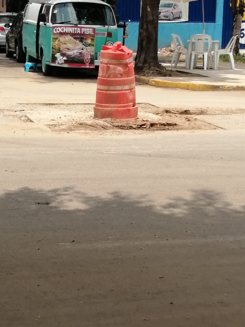 seclancaster's tweet photo. Por favor @AzcapotzalcoMx y @MargaretSaldana y  @SacmexCDMX 

Tenemos tres meses con obstrucción vial en Hacienda Escolástica, col. Providencia. 

Es una zona escolar y entraremos el próximo lunes. ¡Nos urge!

¿Podrían concluir ya las obras? Muchos días están sin trabajadores. https://t.co/dtIQKZLjXk