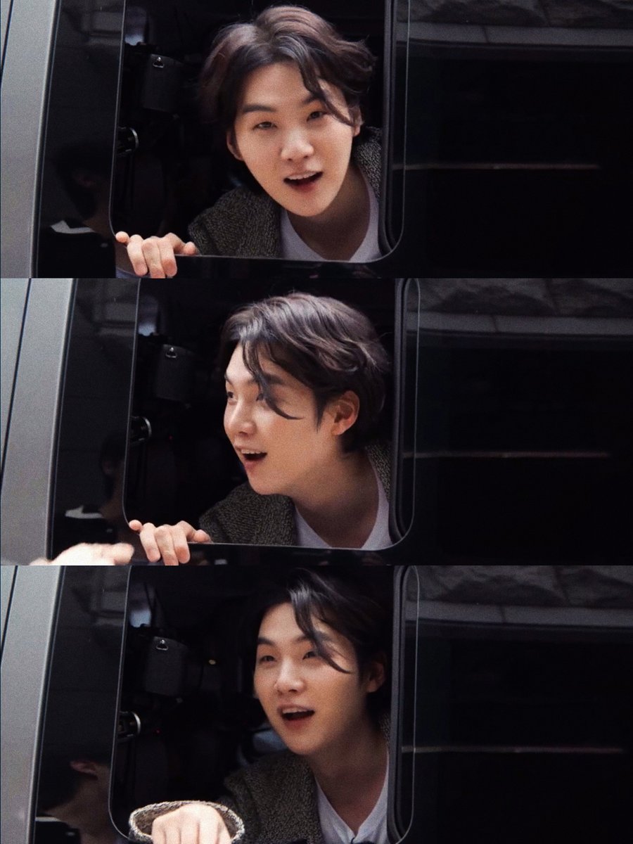 yoonkoous's tweet image. he looks like a prince