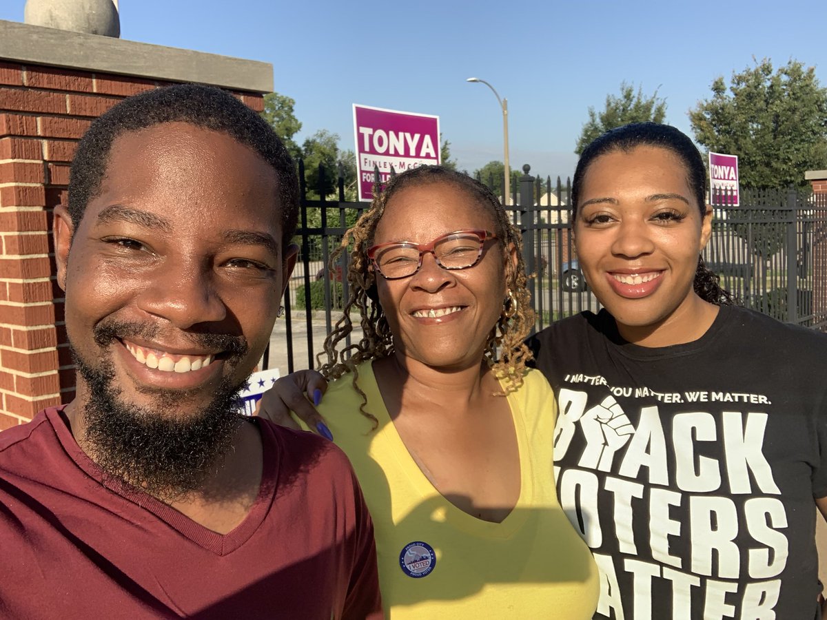 AlderSheenBean's tweet photo. Oh snap, schoolboard member @LishaLiberty is on the polls with me for @MccawTonya! https://t.co/NFxtECWVv5