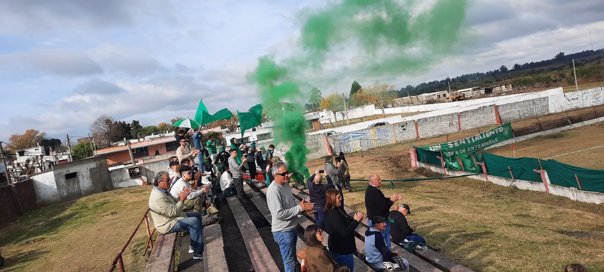 LAEMPALAGO's tweet photo. LOS EMPALAGOSOS DE LAVALLEJA, los que estuvimos años haciendo bailes para poder hacer nuestra Tribuna hay tenés la diferencia entre nosotros y ustedes que dejan las verticales y las banderas de Palos tirados por qué son hinchas en los clásicos
MAS VERDOLAGA QUE NUNCA 💚 https://t.co/LX7qKGYAmJ