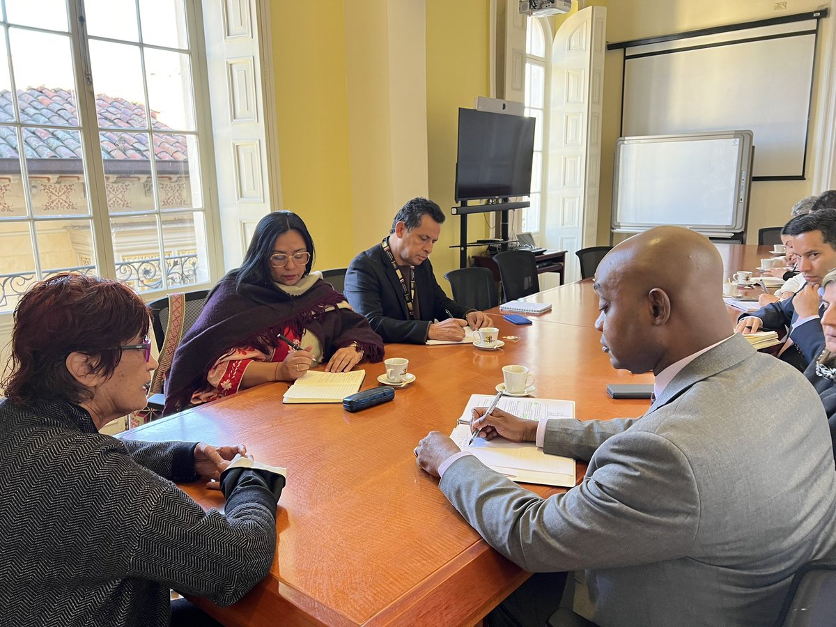 Seguimos trabajando en el Estallido Cultural que recoge a la Colombia Extendida, esa colombianidad en el exterior que desde diferentes expresiones mantiene viva la llama de La Paz. <a href="/mincultura/">MinCultura Colombia</a> <a href="/CancilleriaCol/">Cancillería Colombia</a> <a href="/LuisGMurillo/">Luis Gilberto Murillo</a> <a href="/PatriciaArizaF/">Patricia Ariza Florez</a> <a href="/Lauraggils/">Laura Gil</a>