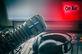 LuungRadio's tweet photo. 🔴𝗢𝗻 𝗔𝗶𝗿: #TheVibe with @iBeatsBoy &amp; @DjMariyoungfly2

Tuesday hits on full blast keeping your evening with good vibe and big hits music
Stream On: https://t.co/C7fOLBHAdg https://t.co/xa9HhuIhAa