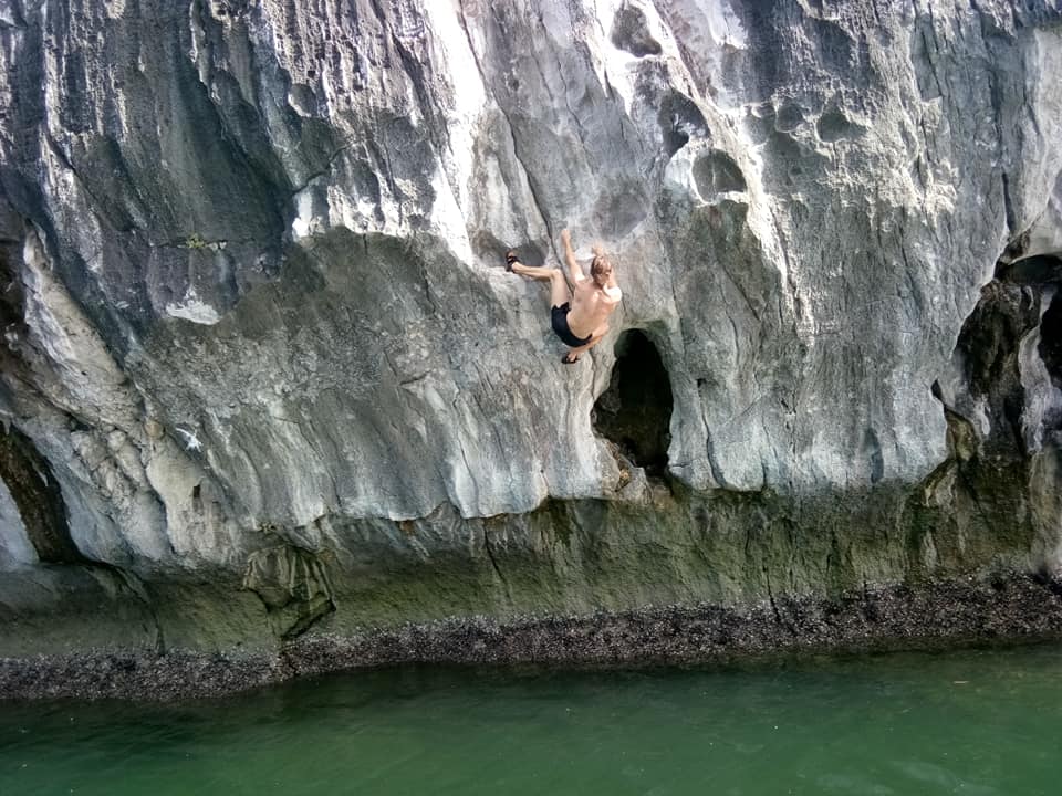 dongduecostay's tweet photo. Deep water soloing #bsa https://t.co/WUpOzLoiat