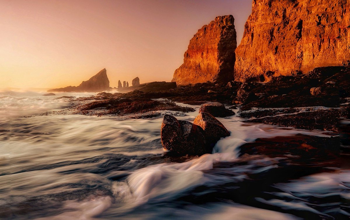 TheKelticDevil's tweet photo. Incoming tide at Cape Split beach = time to go. #capesplit #NovaScotia #bayoffundy #longexposure #sunset #hightide https://t.co/3YlKEAt07U