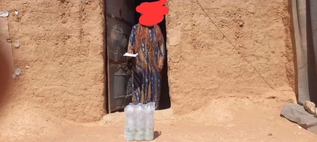 tcopalmyra's tweet photo. Today we distributed potable water and a small stipend to cover a day’s worth of food to 30 of the most vulnerable families of #Rukban. Such efforts are needed at scale and daily, and absolutely possible with a little support of the international community. https://t.co/VK6BKoIJJK
