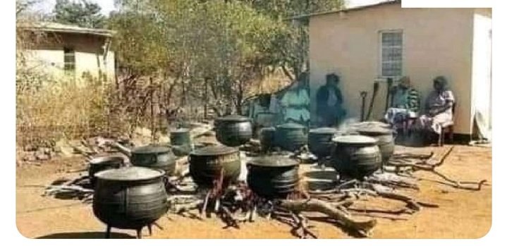 Lee_we_Comedy's tweet photo. Zimbabweans 30 minutes after your death...apa unenge wafa nenzara😂😂 https://t.co/qZMzbkJifq