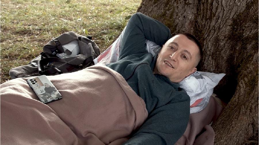 samstreetwrites's tweet photo. 🇲🇪Zarko Pejanovic has become Montenegro's 12th annual Lying Down Champion.

The man from Podgorica went over 60 hours without getting up.

He said after winning the competition: "It wasn't difficult, I didn't even warm up." https://t.co/xStT0sbqbV
