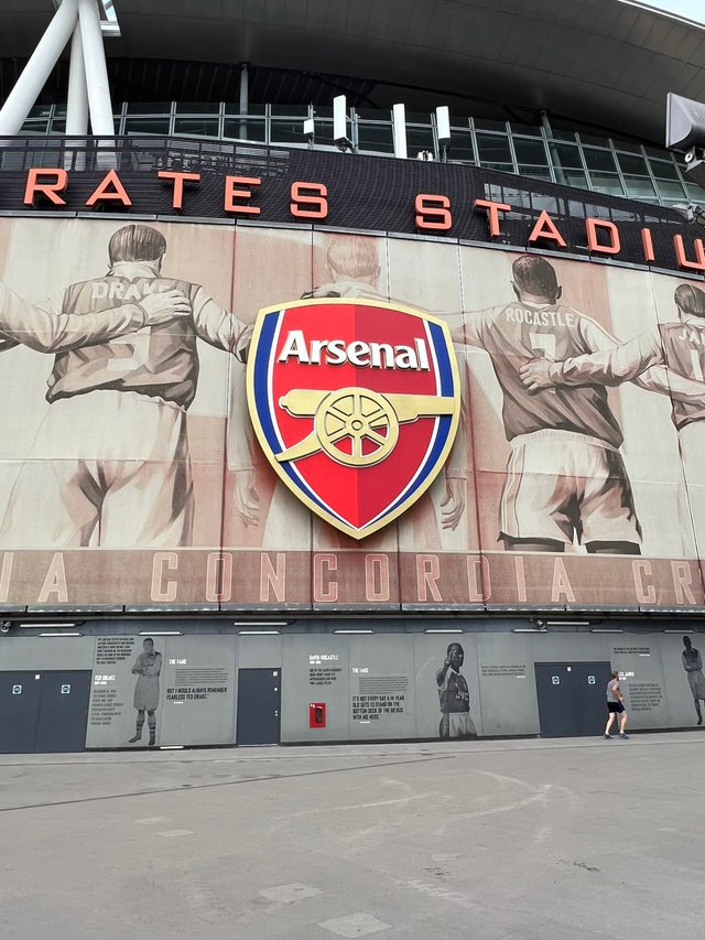 DailyAFC's tweet photo. 📸 The Arsenal badge officially repainted at Emirates Stadium. #afc https://t.co/sOZkRhVVtx