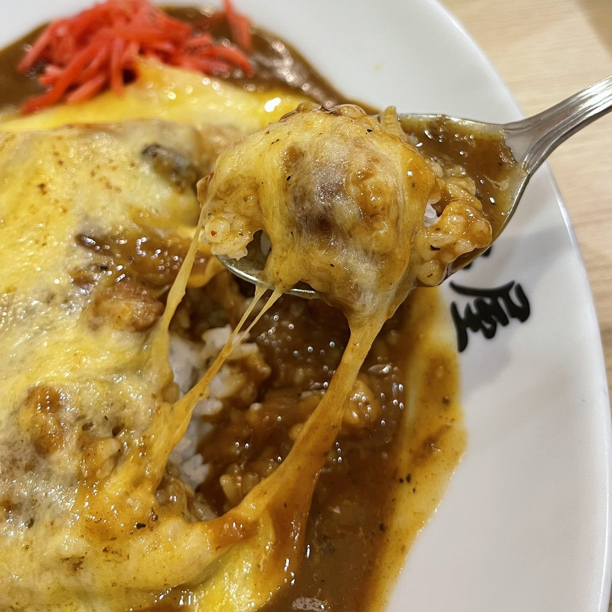 BubblesxMakeup's tweet photo. ข้าวแกงกะหรี่ดีกรีแชมป์จากญี่ปุ่น ร้าน hinoya curry ที่สาขาเซนทรัลเวิร์ล🍛🧀✨ คิดอะไรไม่ออกก็เดินเข้าร้านนี้ เราชอบน้ำแกงเนื้อของร้านนี้มากมีความหอมหวานนัวๆ และให้เยอะมาก! ทงคัตสึไข่ข้น ไข่นุ่มละมุนเข้ากับหมูทอดสุดๆ ส่วนใครไม่ถนัดของทอดขอแนะนำแกงกะหรี่ชีสย่างค่ะ อร่อย🤤 https://t.co/zTekT0XQEj