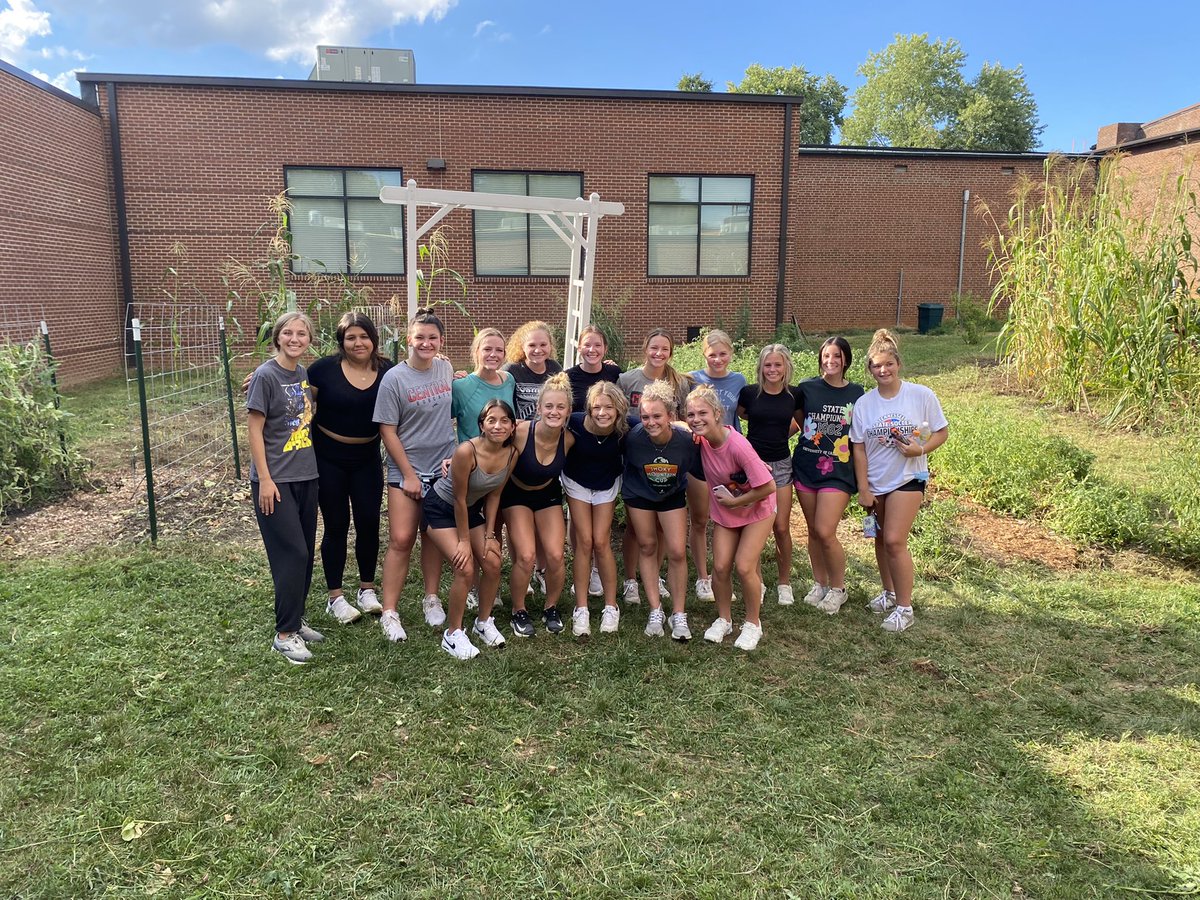 bobcats_lady's tweet photo. Central Lady Bobcats spent Monday afternoon cleaning up Inskip’s garden, and Tuesday morning helping out with student arrivals at Ritta. #communityservice #fountaincity ⚽️⚽️⚽️⚽️ https://t.co/PflvbpgxKj