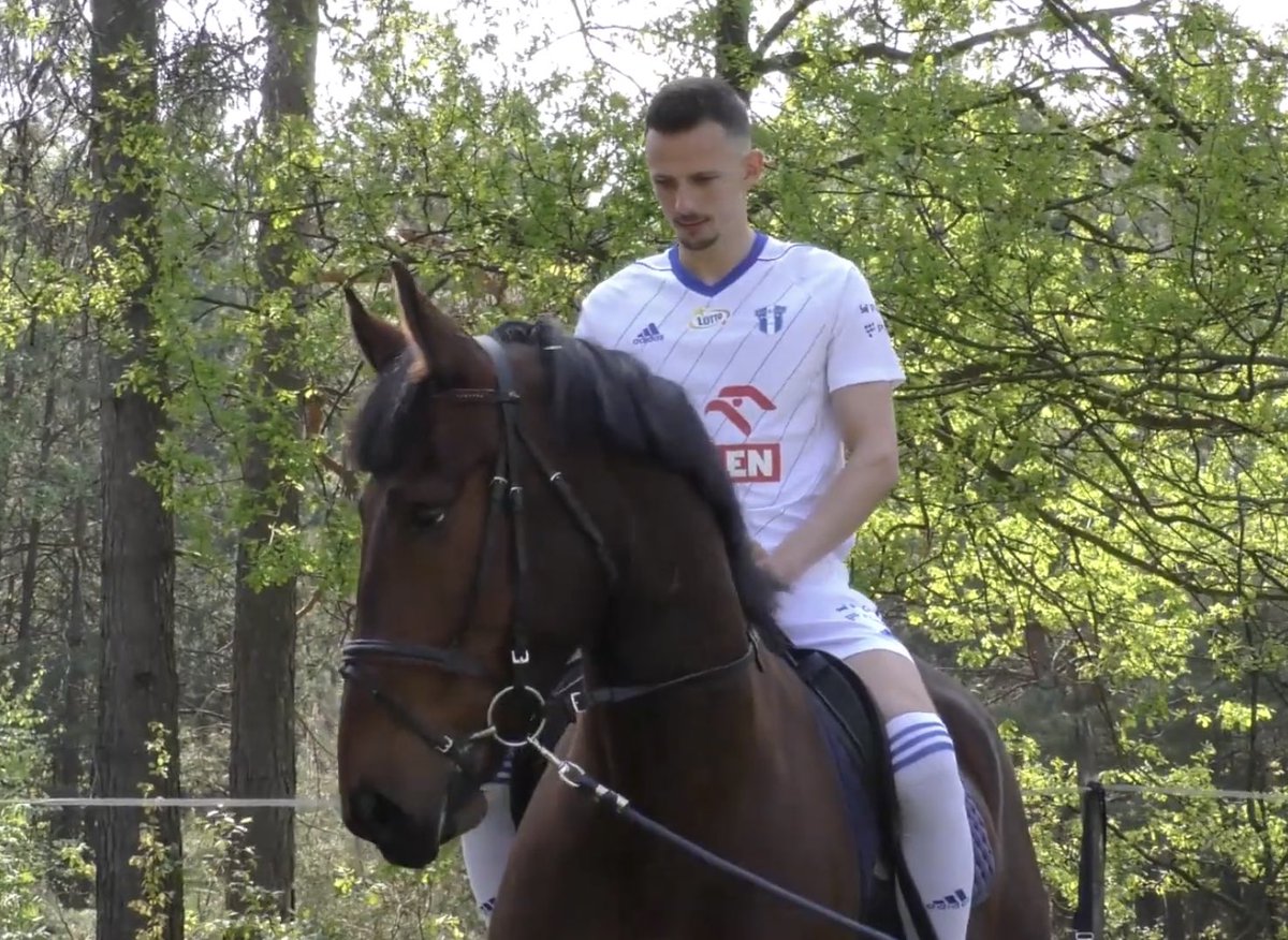 FotnikPL's tweet photo. Rafał Wolski w drodze na jutrzejszy trening Wisły Płock https://t.co/IY94mZFqnt