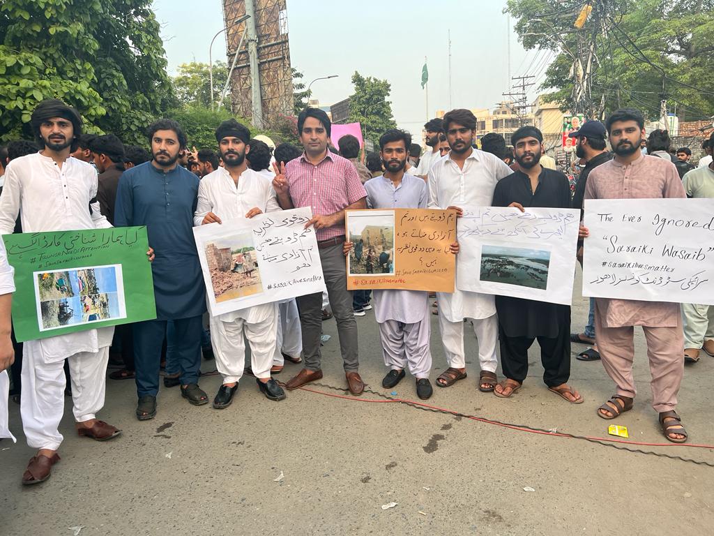 TaherMehran's tweet photo. Protest at Lhr press club #SaraikilivesMatter https://t.co/6IqyJNkbyt