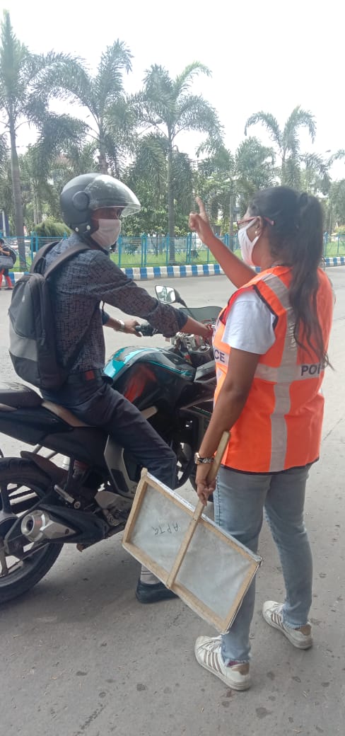 NssMorning's tweet image. NSS Unit of Bangabasi Morning College organised a Campaign on #Savedrivesavelife #nssbmc @pankajsinghips @rdnss_kolkata @_NSSIndia @YASMinistry @vinaynssrd @MIB_India @FinMinIndia @EduMinOfIndia @LabourMinistry @PIB_India @PIBKolkata @NssrdD @nssbbsr