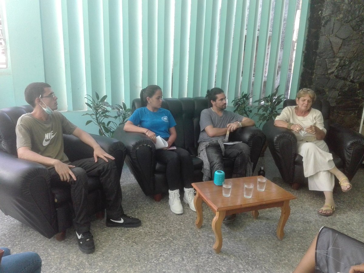 AngelFCalle's tweet photo. #RadioArtemisa.Realizan en #Candelaria la peña literaria "Solo loco, solo poeta" que tradicionalmente  realiza en Artemisa porJuan Manuel Méndez Pérez  Jefe de la Sección de Literatura de la AHS Provincial. Participa Frank Alejandro Cuesta Torres su homólogo  Nac.#CubaEsCultura https://t.co/ww41l6lIhs