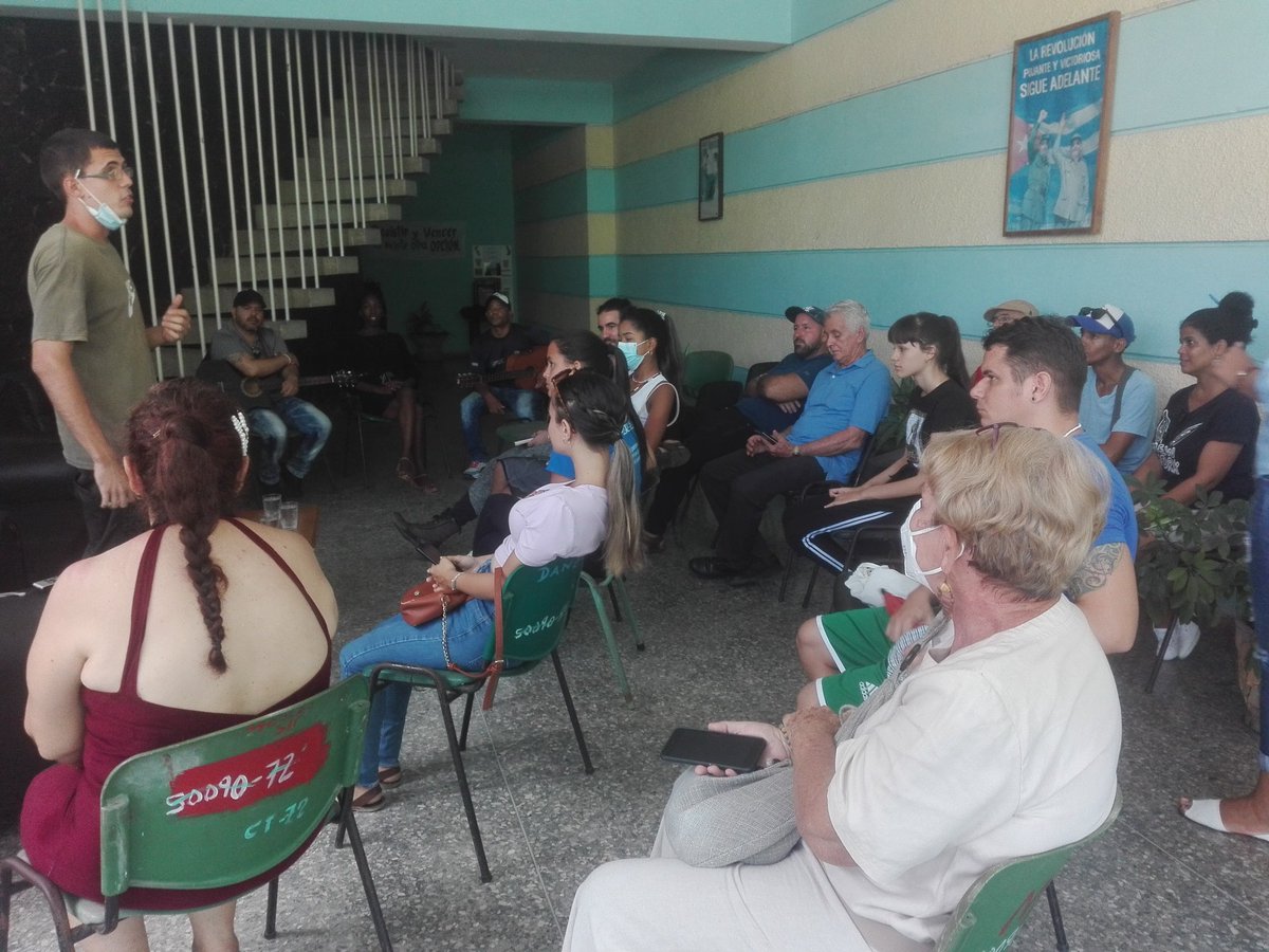 AngelFCalle's tweet photo. #RadioArtemisa.Realizan en #Candelaria la peña literaria "Solo loco, solo poeta" que tradicionalmente  realiza en Artemisa porJuan Manuel Méndez Pérez  Jefe de la Sección de Literatura de la AHS Provincial. Participa Frank Alejandro Cuesta Torres su homólogo  Nac.#CubaEsCultura https://t.co/ww41l6lIhs