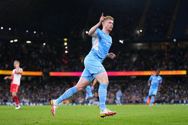 GoatedJosep's tweet photo. Kevin De Bruyne is now 3 assists away from matching Steven Gerrard’s tally in the Premier League. He’s played 291 fewer games than him. 😳 https://t.co/VeimAQCTqy
