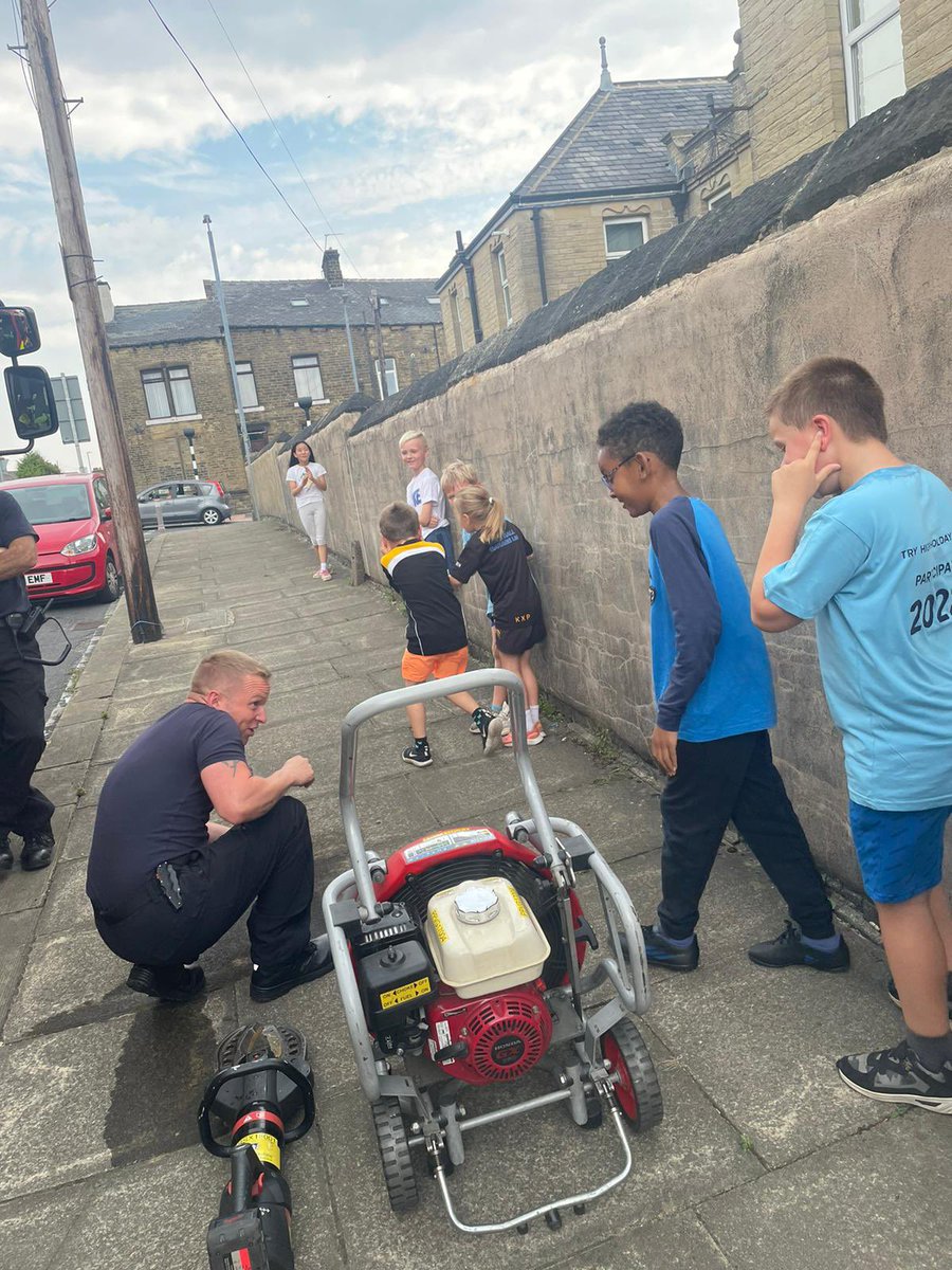 InvictusWbeing's tweet photo. A huge thank you to @WYFRS for visiting us on Try High over the last 2 weeks!
The kids have enjoyed a mini olympics, the chance to jump in the fire engines and even to try some of their hardware!
See you next time!
@HAFCalderdale @CalderSquash @CommunityPCIC @CalderdaleFound https://t.co/wdB1aVGoN2