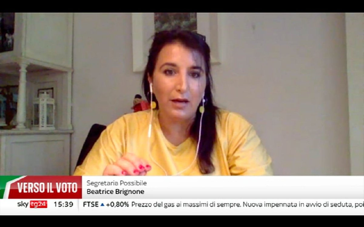 PossibileIt's tweet photo. Il reddito di cittadinanza può essere migliorato ma deve essere mantenuto, il principio è giusto. E poi proponiamo il #salariominimo, una battaglia di Possibile da sempre, di grande attualità in questi mesi. Chi lavora non può vivere in povertà. @beabri #Skytg24 https://t.co/qKKPTemOYG