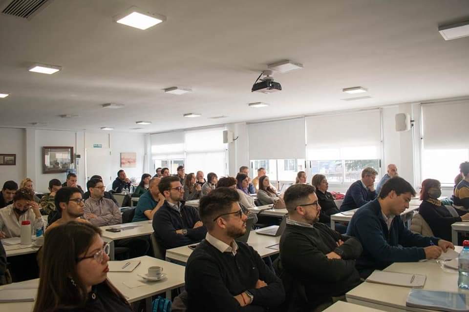 patriciohogan's tweet photo. Con el #CENCAPOR de @AGPuertos, junto a la Facultad de Económicas de la UBA y con el apoyo de UNCTAD comenzamos el programa Gestión de #PuertosArgentinos para más de 50 participantes provenientes de distintos #puertos del país y organizaciones privadas.
#AGP
#PatricioHogan https://t.co/vpTKrNKwo3