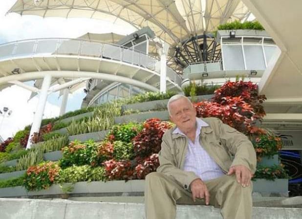 Hoy a partido a la eternidad un constructor de esperanza, un innovador, un artífice del hombre nuevo, un socialista, un maestro y un gran ser humano, nuestro insigne arquitecto Fruto Vivas a sus 94 años de edad. 1/2