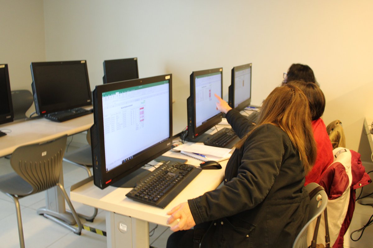 fpymemaule's tweet photo. 💻🆙Usuarios/as de #IndapMaule participan en #taller Herramientas de Gestión Ofimática e Introducción a Nuevos Medios Virtuales
💼La adquisición de competencias para agregar valor a sus pymes se realiza en laboratorios de @inacap_talca durante 8 hrs de clases teóricas-prácticas https://t.co/HXAwGuTUIk