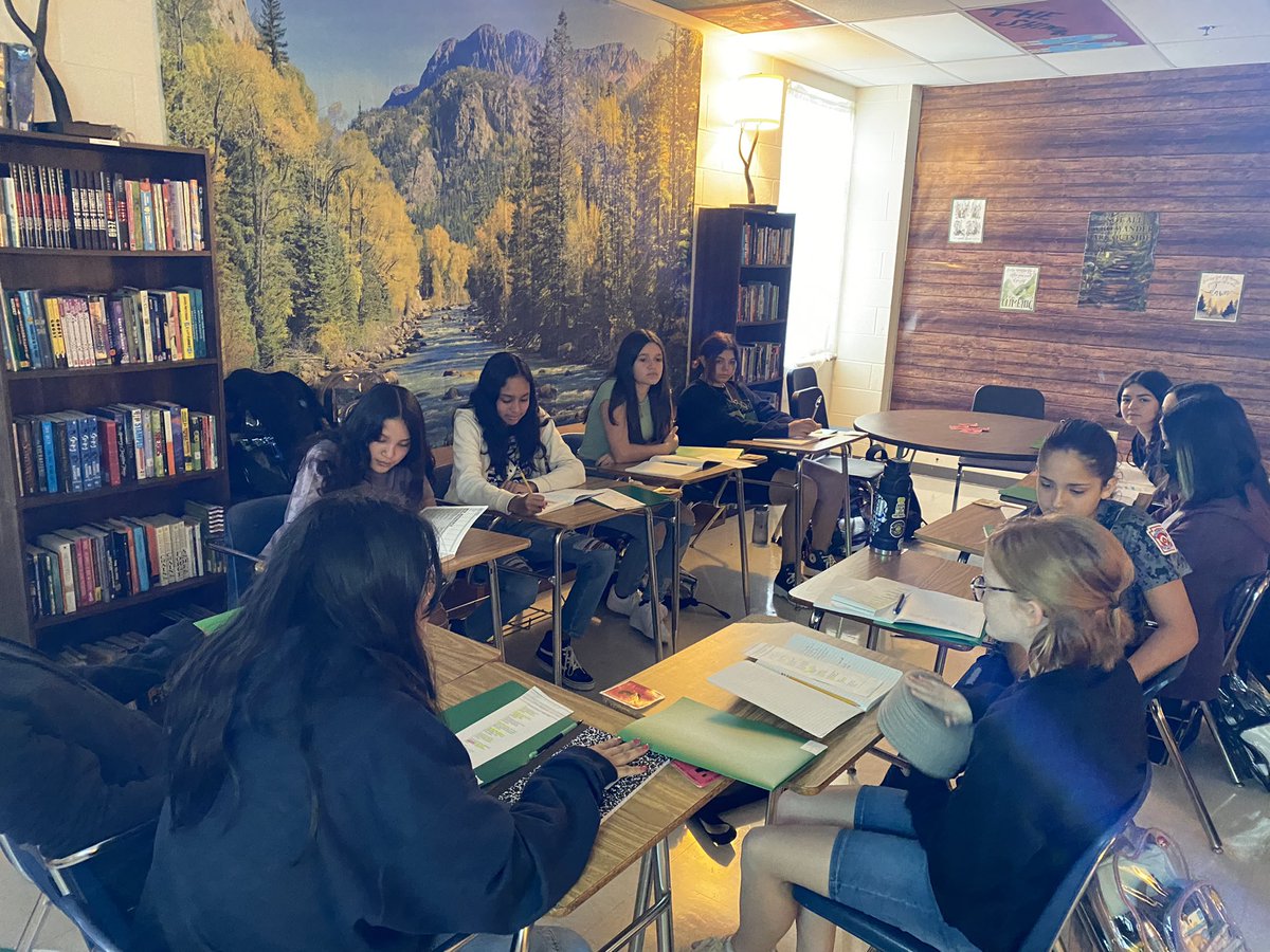 MrsDintheMiddle's tweet photo. I’ve never witnessed the magic of a Socratic seminar before and I am rather blown away about the depth of these conversations. These students are incredible!! #JBMSisBOLD #socraticseminar #ELAR #seguinISD #WeAreSeguin https://t.co/EefdCnl7Y8