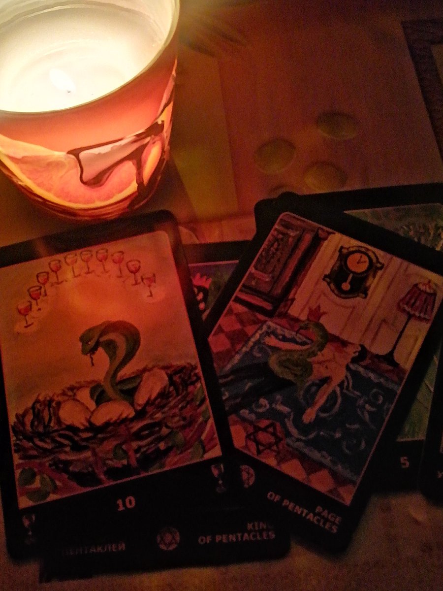 дуже хочу червону помаду з ватсонсу по знижці за 40 гривень, тому можу комусь зробити розклад таро........