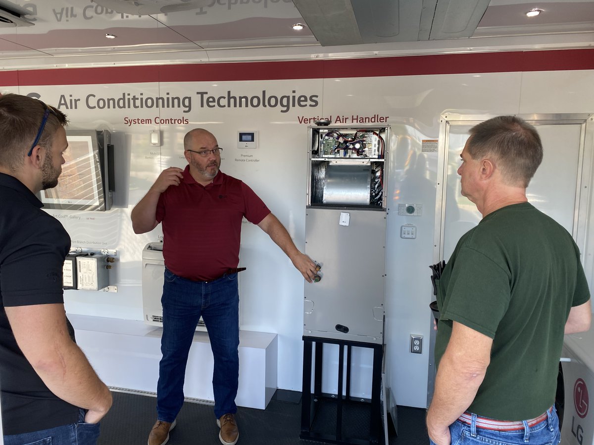 LGHVACUSA's tweet photo. Today we were welcomed by SPS and their customers in St. Louis Park, MN. LG’s Charlie Elliot and SPS' Ryan Norman and Dylan Johnson were on hand to offer details about products featured in the showroom. Thanks to the team at SPS! #LGRoadshow https://t.co/kBsmt2pXEZ