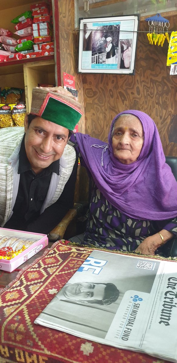 deepaktanwerpro's tweet photo. हिमाचल प्रदेश काँग्रेस कमेटी के महासचिव व लोकप्रिय युवा नेता  श्री  @VSultanpuri जी  
बडे बुजुर्गों,  युवाओं की पहली पसंद है 
पूरा कसौली डोल रहा है विनोद सुल्तानपुरी बोल रहा  है
@deepaktanwerpro @RahulGandhi
@ShuklaRajiv @SachinPilot
@kashyap16590 
#अबकी_बार_विनोद_सुल्तानपुरी https://t.co/ZAeLl56ZPD