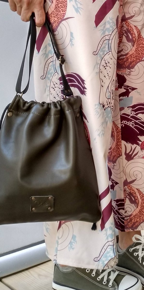 bolsospiely's tweet photo. Empiezas  a pensar en otoño?? Haces bien porque tengo disponibles unas pieles preciosas ...
Bolso limosnero hecho con piel en tono verde olivo.
Reservas 647911077 Ely
#bolsospiely
#cambiodeestación
#hechopormí
#handmade
#trocitosdepiel
#otoño
#hechoamano
#artesanía 
#Granada https://t.co/9werHlPnUZ