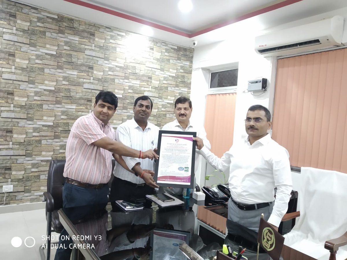 कार्यालय #जिलाधिकारी #हमीरपुर को गुणवत्तापूर्ण सेवाओं एवं उत्कृष्ट प्रबंधन के लिए प्रतिष्ठित आईएसओ(ISO) 9001:2015 प्रमाणपत्र प्राप्त हुआ है| सभी सम्बन्धित अधिकारियों एवं कर्मचारियों को बधाई| <a href="/CMOfficeUP/">CM Office, GoUP</a> <a href="/UPGovt/">Government of UP</a> <a href="/DrChandraBhus10/">Dr. Chandra Bhushan Tripathi I. A. S.</a> <a href="/InfoDeptUP/">Information and Public Relations Department, UP</a> <a href="/ChiefSecyUP/">S.P. Goyal, Chief Secretary, GoUP</a>