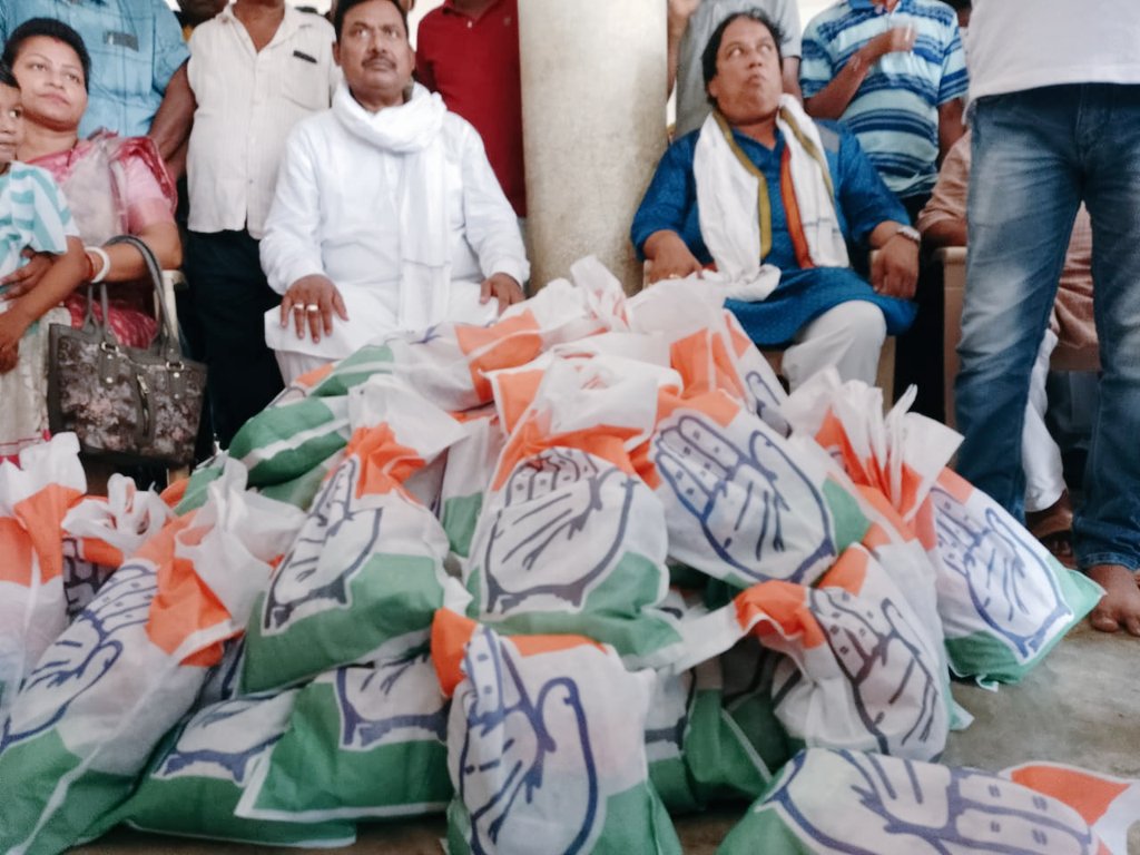 dcc_balasore's tweet photo. ଆଜି ବାଲେଶ୍ୱରର ଜଳେଶ୍ୱର, ଭୋଗରାଇ, ବସ୍ତା ଓ ବାଲିଆପାଳ ବ୍ଲକର ବନ୍ୟାରେ କ୍ଷୟକ୍ଷତି ହୋଇଥିବା ଅଞ୍ଚଳ ଗସ୍ତ କରିବା ସହ ରିଲିଫ ବଣ୍ଟନ କରିଥିଲେ ପ୍ରଦେଶ କଂଗ୍ରେସ କମିଟି ସଭାପତି ଶ୍ରୀଯୁକ୍ତ ଶରତ ପଟ୍ଟନାୟକ, ଜିଲ୍ଲା କଂଗ୍ରେସ ସଭାପତି ଶ୍ରୀ ସଂଜୀବ ଗିରି ଓ ସ୍ଥାନୀୟ ନେତୃବୃନ୍ଦଙ୍କ ଉପସ୍ଥିତିରେ ll
#Congress #Balasore https://t.co/iZKnvnQunO